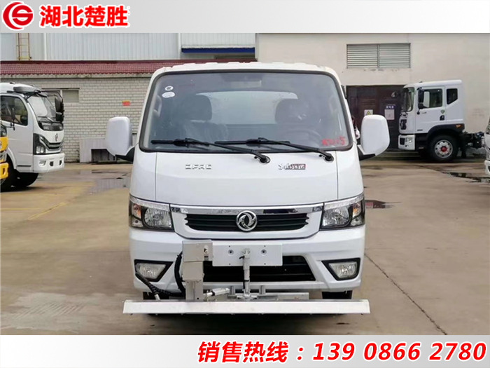 東風途逸路面養(yǎng)護車